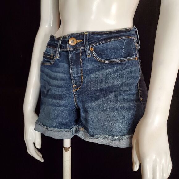 Denizen from Levi's Blue Jean Low-Rise Midi Shorts (27) - Picture 1 of 6